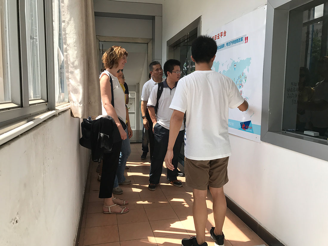 意大利費(fèi)拉拉大學(xué)托馬斯教授調(diào)研團(tuán)一行蒞臨常平科技園參觀調(diào)研